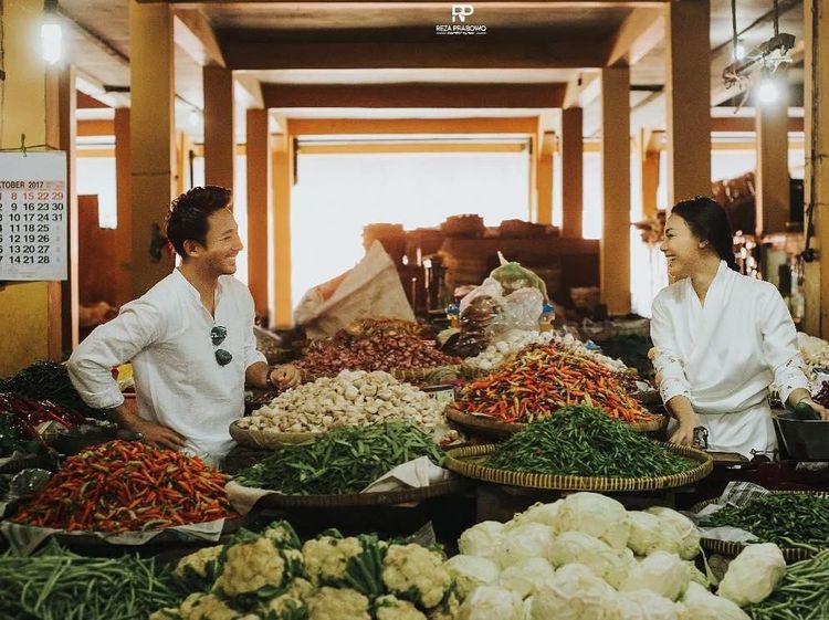 Belanja Cabai hingga Makan Kalajengking, Kulineran Seru ala Whulandary