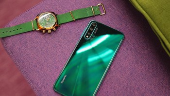 Nova 5 Pro dibekali baterai 4.000 dengan teknologi 40W Huawei SuperCharge. Foto: Sina Mobile