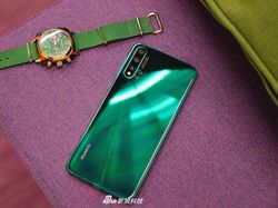 Penampilan Huawei Nova 5 Pro yang Gahar Tapi Menawan