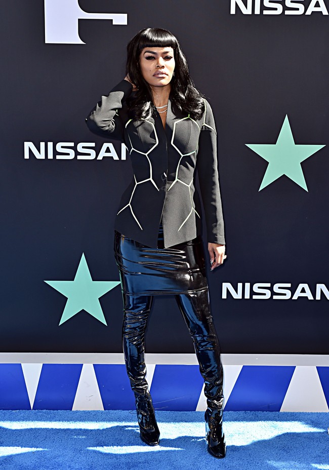 Teyana Taylor tampil menggoda dengan rok dan stocking berbahan PVC. (Foto: Getty Images)