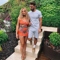 Aku akhirnya kembali ke diriku. Aku memilih tubuhku yang natural. Dulu aku tergila-gila dengan implan. Sekarang aku kembali dengan payudara yang alami dan normal, ucapnya.  Foto: Instagram