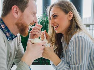 Pria Sebaiknya Rutin Makan Yogurt Agar Terhindar dari Kanker Usus