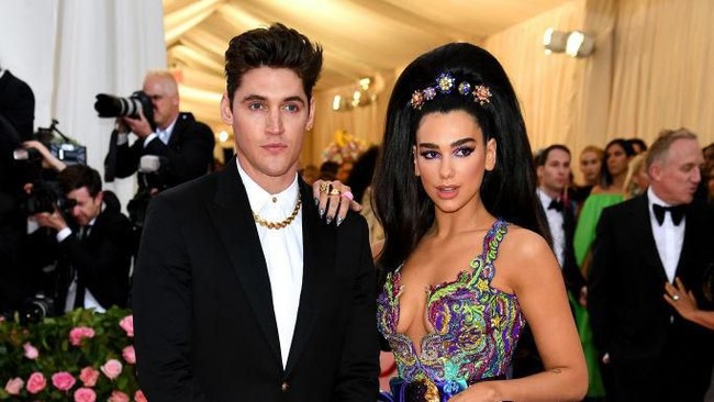 Kini Umbar Kemesraan, Anwar Hadid Dulu Fans Dua Lipa