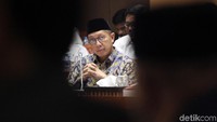 Menteri Agama (Menag) Lukman Hakim Saifuddin menghadiri rapat bersama Komisi VIII DPR di kompleks parlemen, Senayan, Jakarta, Senin (24/6/2019).