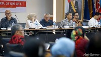 Kegiatan ini dihadiri oleh Ketua KPU Arief Budiman, komisioner KPU Evi Novida Ginting Manik, Viryan Aziz, dan Ilham Saputra. Selain itu, hadir Anggota Bawaslu Mochammad Afiffudin dan anggota Dewan Kehormatan Penyelenggara Pemilu (DKPP) Teguh Prasetyo.