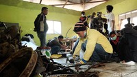 Namun, menurut Kepala Sekolah SMK Karya Utama, Sudarto, ada pesan khusus yang ingin disampaikan melalui robot tersebut. Bahwa masyarakat ingin polisi melayani warga dengan tulus.