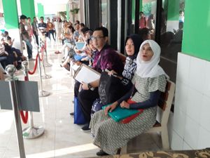 Cerita Ortu Datang ke SMAN 8 Sejak 04.30 WIB Demi Daftar PPDB Zonasi