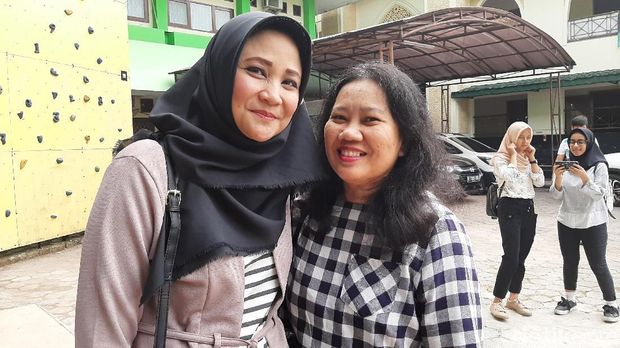 Dinny dan Riani, orangtua siswa daftar PPDB DKI 2019 Jalur Zonasi / 