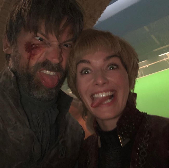 Aksi konyol Nikolaj Coster-Waldau dan Lena Headey di belakang layar. Padahal, di Game of Thrones mereka adalah tokoh yang dibenci banyak penggemar Game of Thrones. Foto: Instagram