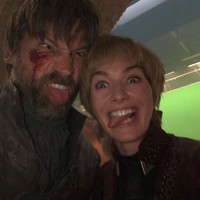 Aksi konyol Nikolaj Coster-Waldau dan Lena Headey di belakang layar. Padahal, di Game of Thrones mereka adalah tokoh yang dibenci banyak penggemar Game of Thrones. Foto: Instagram