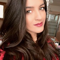 Perkenalkan sosok wanita cantik bernama Natalia Becker adalah istri dari penjaga gawang timnas Brasil dan klub Liverpool, Alisson Becker. Foto: Instagram @natalialbecker