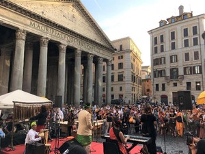 Alunan Musik Indonesia di Pelataran Pantheon di Roma