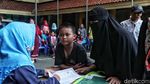 Berebut Kursi SMPN, Ratusan Orang Antre Sejak Pagi