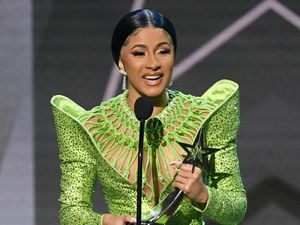 Ancaman Penjara Akibat Perkelahian di Kelab Tak Batasi Aksi Panggung Cardi B