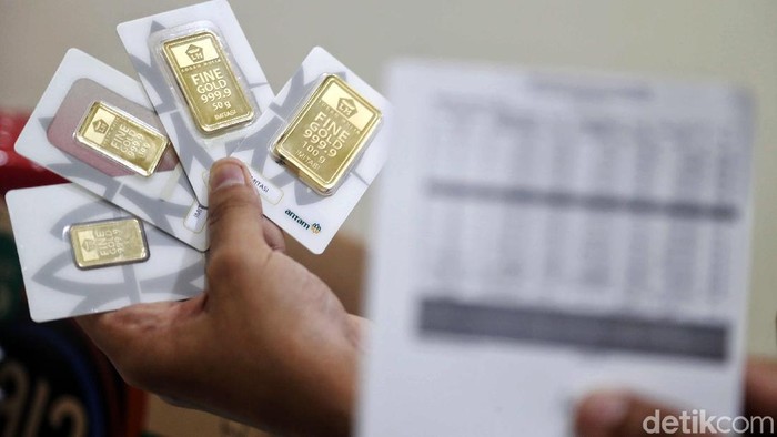Harga Emas Sentuh Level Tertinggi Logam mulia atau emas batangan milik PT Aneka Tambang Tbk (Antam) hari ini dijual Rp 702.000/gram. Harga ini terbesar dalam sejarahnya.