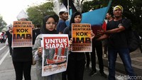 Massa meminta Pemprov DKI Jakarta tidak terjebak dengan kebijakan-kebijakan sebelumnya.