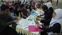 Sistem zonasi memang membuat warga berlomba datang lebih awal untuk mendapat nomor antrean.