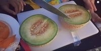 Belanja Buah di Singapura, Ruben Onsu dan Sarwendah Beli Melon Harga Rp 1 Juta!