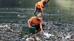 Aksi Pasukan Oranye Bersihkan Sampah di Kali Mati