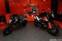 Moge Petualang KTM Bisa Tempuh 450 Km Sekali Isi Bensin