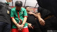 Polisi menangkap pelaku bernama Mangendar Wanto alias Aseng.