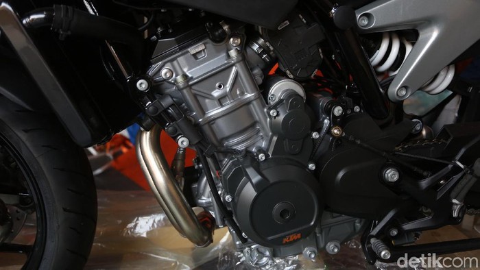 PT Penta Jaya Laju Motor selaku Agen Pemegang Merk KTM di Indonesia mendatangkan dua model motor gede (moge) berkapasitas mesin 800 cc.