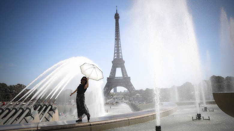 Prancis Hadapi Gelombang Panas Melebihi 40 Derajat Celsius Prancis Hadapi Gelombang Panas Melebihi 40 Derajat Celsius