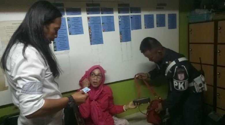 IRT Spesialis Copet di Mal Palembang Ditangkap, Sehari 5 Kali Beraksi IRT Spesialis Copet di Mal Palembang Ditangkap, Sehari 5 Kali Beraksi
