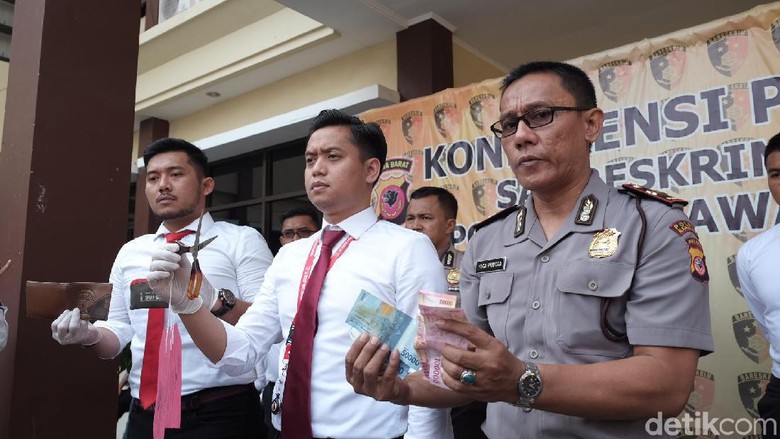 Mamet Rampok dan Tikam Mati Nenek di Karawang dengan Gunting Mamet Rampok dan Tikam Mati Nenek di Karawang dengan Gunting