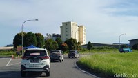 Sebagian besar ruas jalanan di Kuching sendiri memang dipenuhi oleh kendaraan city car dan SUV atau double cabin. Foto: Luthfi Anshori
