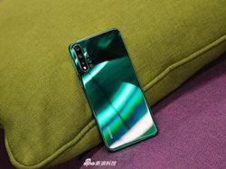 Penampilan Huawei Nova 5 Pro yang Gahar Tapi Menawan