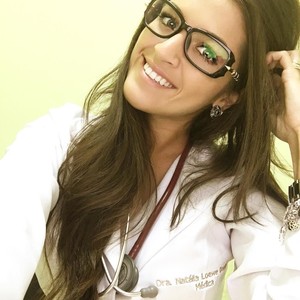Pesona Natalia, Dokter Cantik Penakluk Hati Kiper Brasil Alisson Becker Pesona Natalia, Dokter Cantik Penakluk Hati Kiper Brasil Alisson Becker