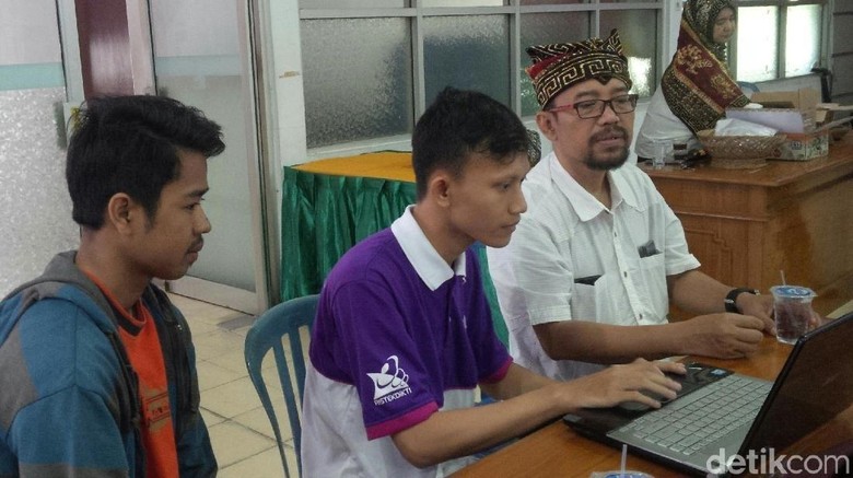Komunitas Ini Membuat Kamus Bahasa Using Komunitas Ini Membuat Kamus Bahasa Using