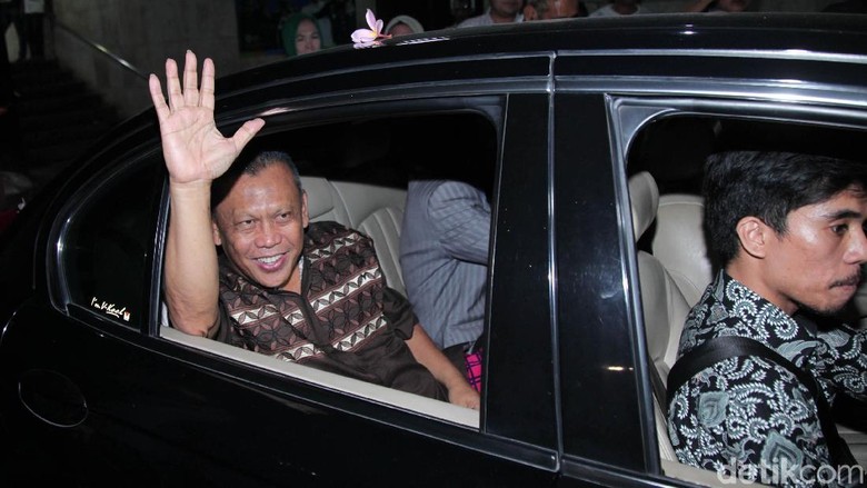 Eggi Sudjana Dilepaskan Setelah 24 Jam Lebih Diperiksa Polisi Eggi Sudjana Dilepaskan Setelah 24 Jam Lebih Diperiksa Polisi