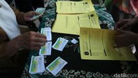 Pihak sekolah bahkan menyediakan 1.000 nomor antrean.