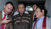 Pantauan detikcom di rutan Polda Metro Jaya, Jakarta, pukul 21.55 WIB, Eggi Sudjana sudah keluar dari rutan.
