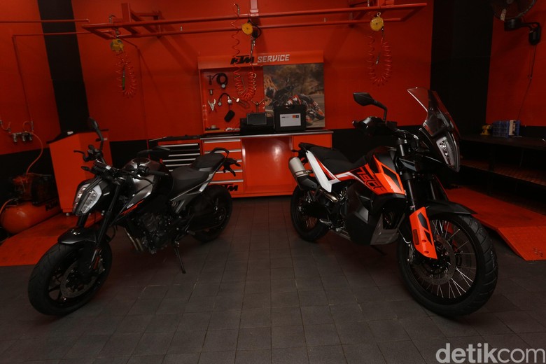 KTM 790 Adventure dan KTM 790 Duke. Foto: Agung Pambudhy KTM 790 Adventure dan KTM 790 Duke. Foto: Agung Pambudhy
