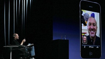 Ada pula fitur video chat yang dikenal dengan sebutan FaceTime -- dan kini amat populer buat pengguna iPhone. (Foto: Justin Sullivan/Getty Images)