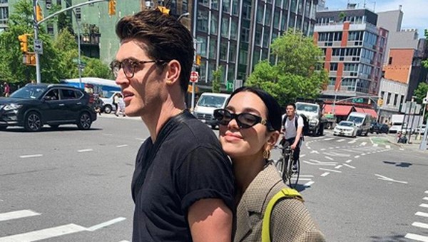 Foto: Aksi Catwalk Anwar Hadid, Pacar Dua Lipa yang Pindah Agama