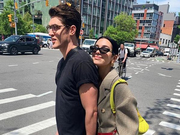Foto: Aksi Catwalk Anwar Hadid, Pacar Dua Lipa yang Pindah Agama