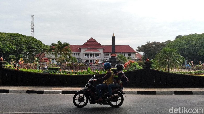 Suhu di Malang diprediksi akan mencapai 14 derajat celsius saat memasuki puncak musim kemarau pada Agustus nanti. Mengulanng suhu dingin yang terjadi di Malang 20 tahun lalu.