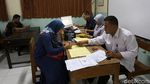 Ortu Murid Ramai-ramai Datangi Sekolah Daftar PPDB Jalur Zonasi