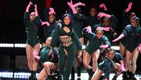 Cardi B tampil mengisi acara BET Awards 2019 di California, Amerika Serikat pada Minggu (23/6) waktu setempat. Kevin Winter/Getty Images