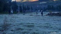 Jika sebelumnya suhu terendah hanya mencapai minus 5 derajat celsius, kini turun lagi hingga minus 9 derajat celsius. (Uje Hartono/detikcom)