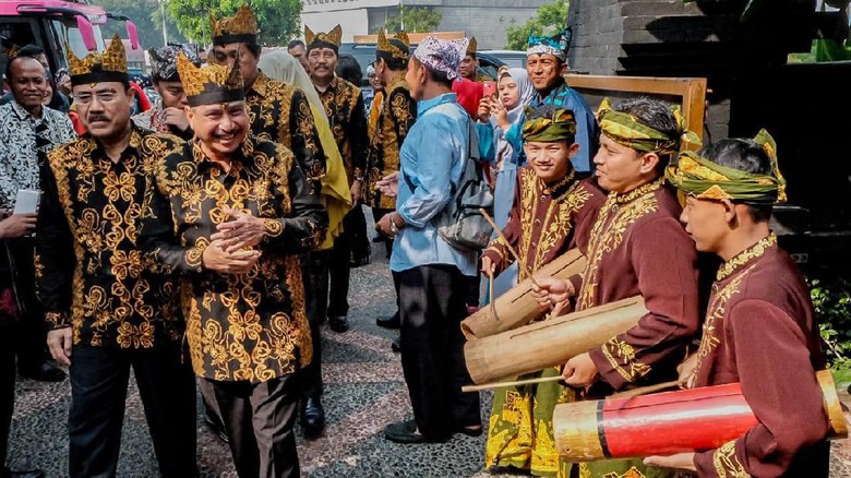 Jadikan Pariwisata Leading Sector, Menpar Sebut Banyuwangi On The Track Jadikan Pariwisata Leading Sector, Menpar Sebut Banyuwangi On The Track