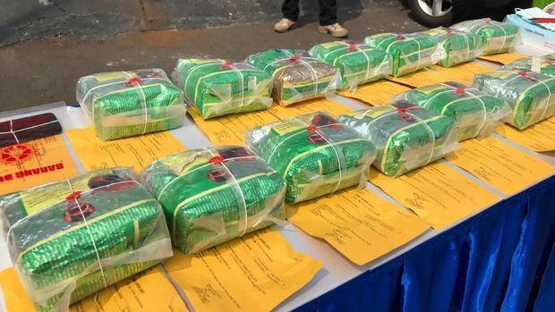 Total ada 15 Kilogram sabu yang disita polisi dari jaringan ini.