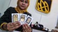 Harga emas logam mulia PT Aneka Tambang (Persero) Tbk atau Antam naik Rp 3.500 per gram menjadi Rp 702,5 ribu per gram pada Senin (24/6).