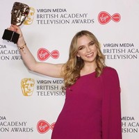 Sebelum Killing Eve, Jodie Comer telah membintangi belasan serial televisi, mulai dari The Royal Today, Casualty, hingga Law & Order. Namun berkat drama yang dibintanginya  bersama Sandra Oh tersebut, ia semakin dikenal dan mendapat banyak penghargaan. Foto: Instagram @jodiemcomer