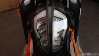 Secara bobot, mesin ini membuat KTM 790 Duke memiliki bobot kering 169 kg dan KTM 790 Adventure bobotnya 189 kg. 