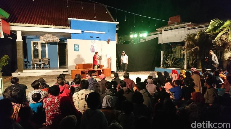 Seniman Tulungagung Hidupkan Kembali Seni Sandiwara Bahasa Jawa Seniman Tulungagung Hidupkan Kembali Seni Sandiwara Bahasa Jawa